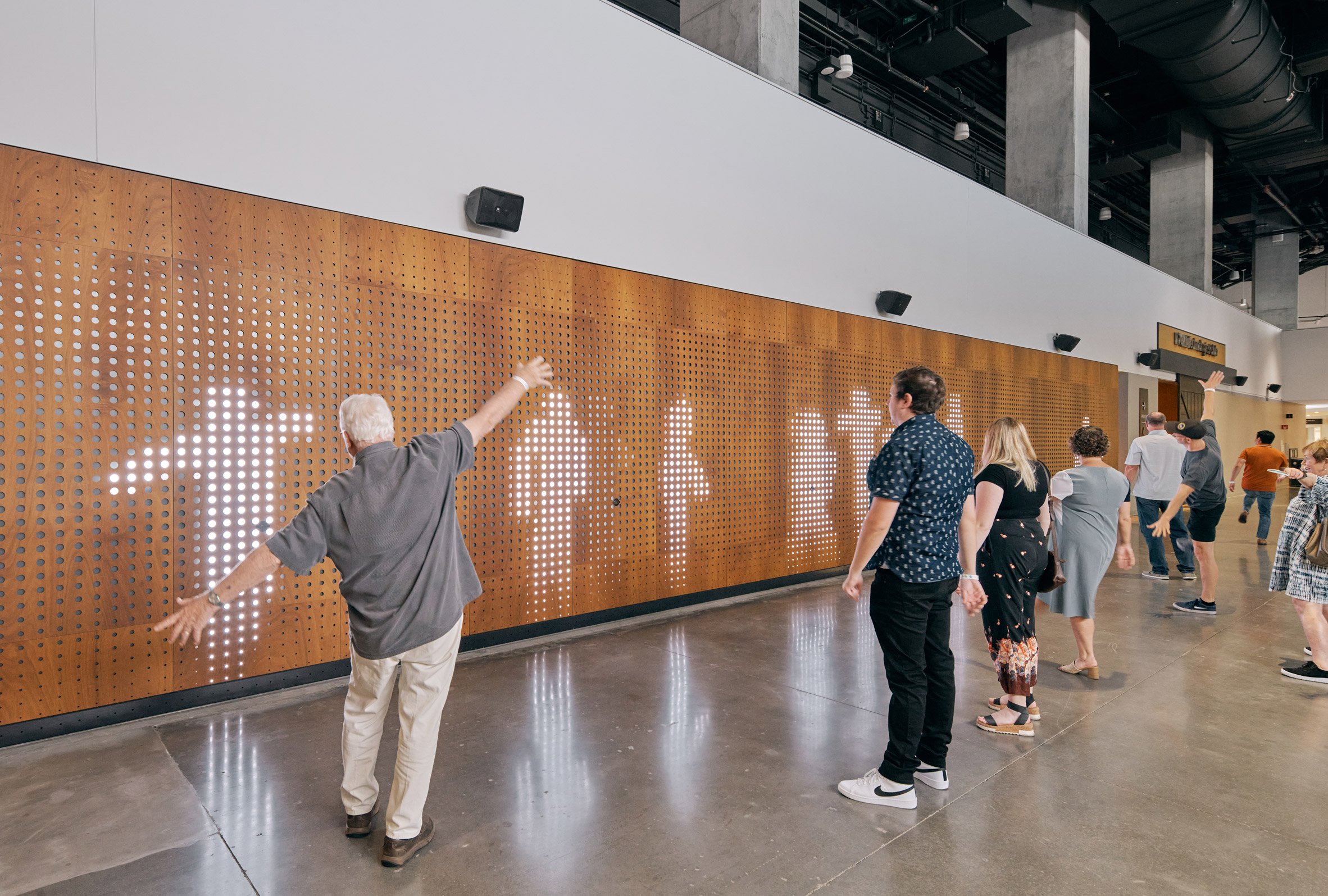 Dell Club Interactive Wall — image 2